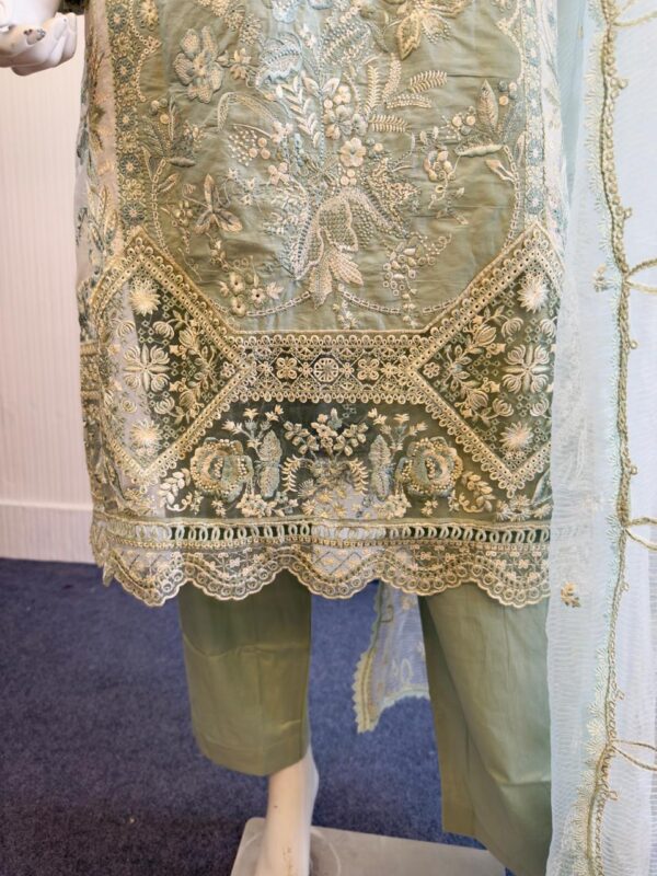 Pakistani Kanwal Malik Inspired  Stitch three piece set - Image 4